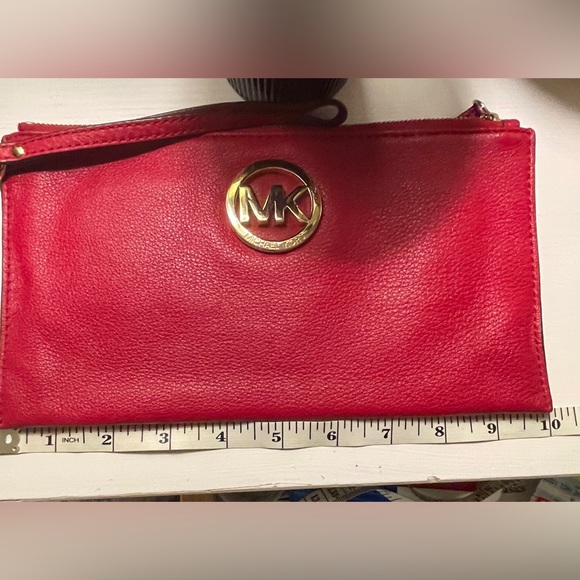 Michael Kors Leather Wristlet bag in red - Picture 6 of 10